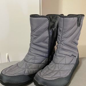 NWOT, Columbia waterproof rain boot, gray